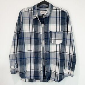 Universal Thread Plaid Long Sleeve Button-Down Shirt in Blue